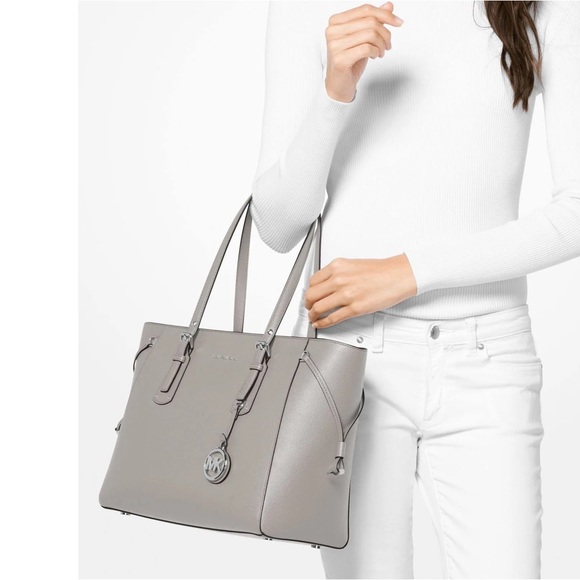 SOLD! NEW! Michael Kors Pearl Grey Voyager Crossgrain Leather Medium Tote Bag - Picture 3 of 12